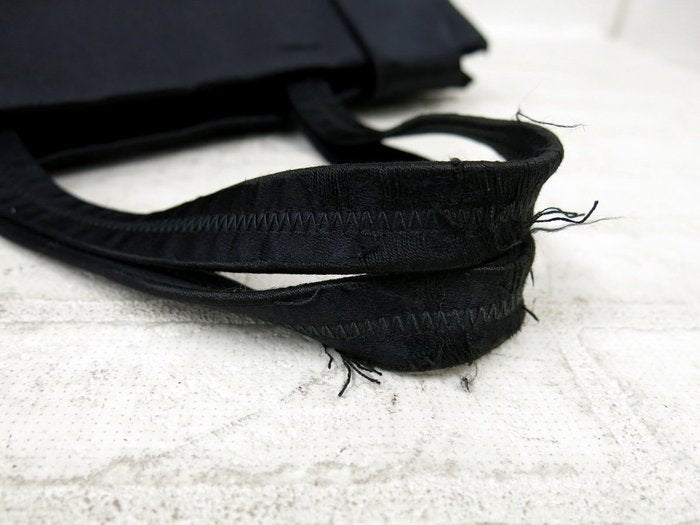 Prada – Bolso de mano vintage en satén negro