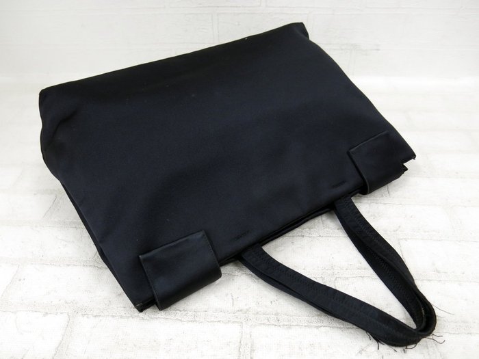 Prada – Bolso de mano vintage en satén negro