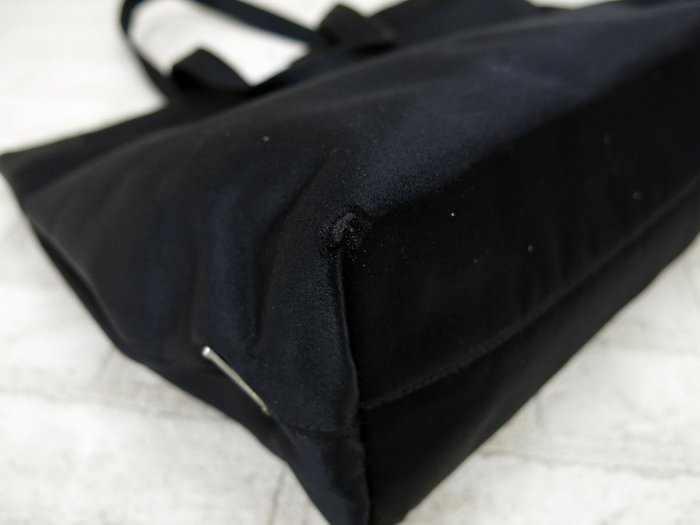 Prada – Bolso de mano vintage en satén negro