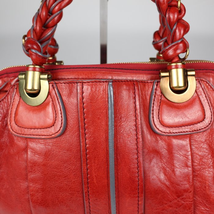 Chloé Heloise piel roja