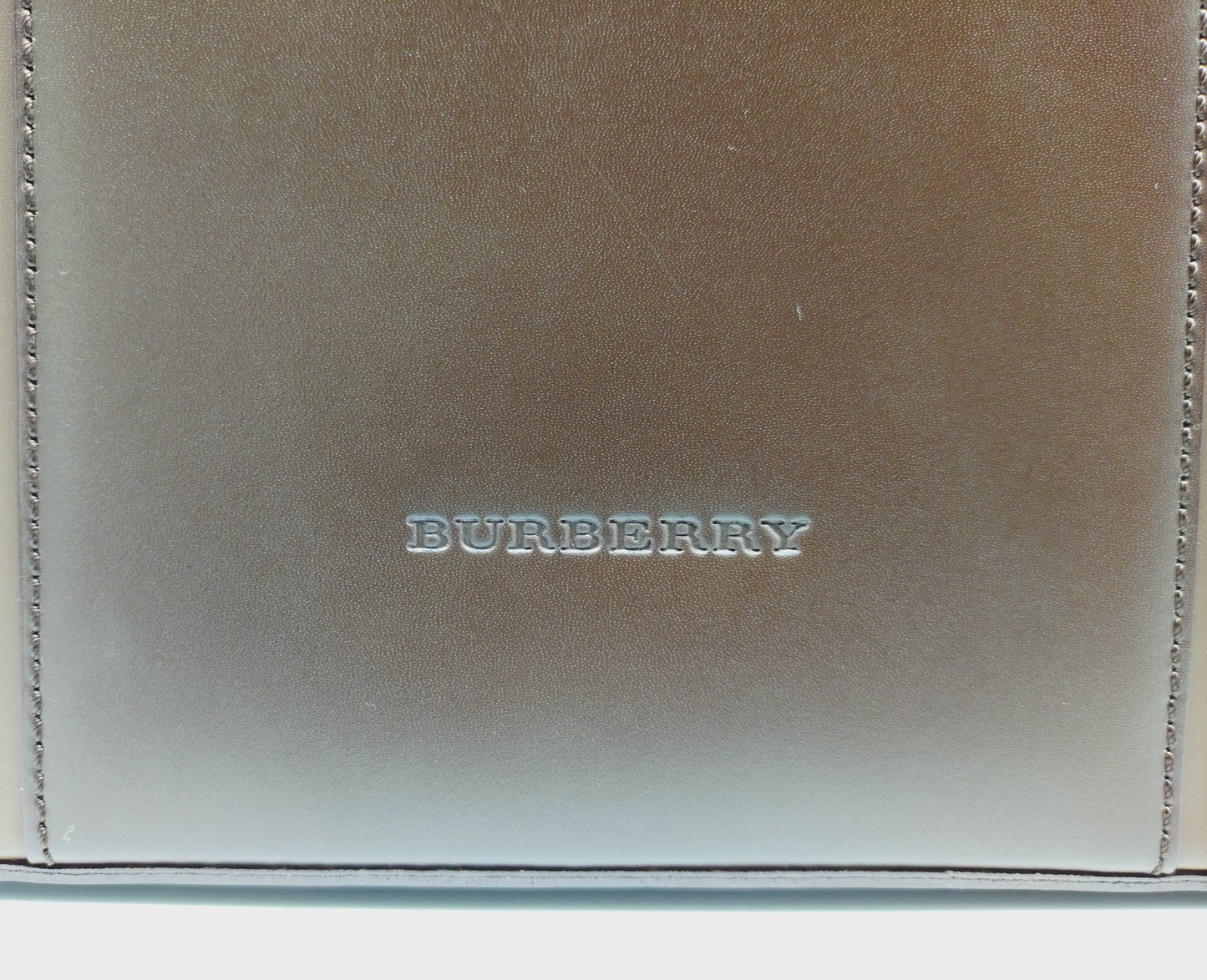 Burberry Tote cuero marrón