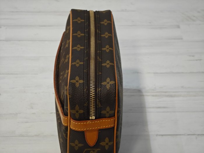 Louis Vuitton COMPIEGNE 23, Cartera de mano