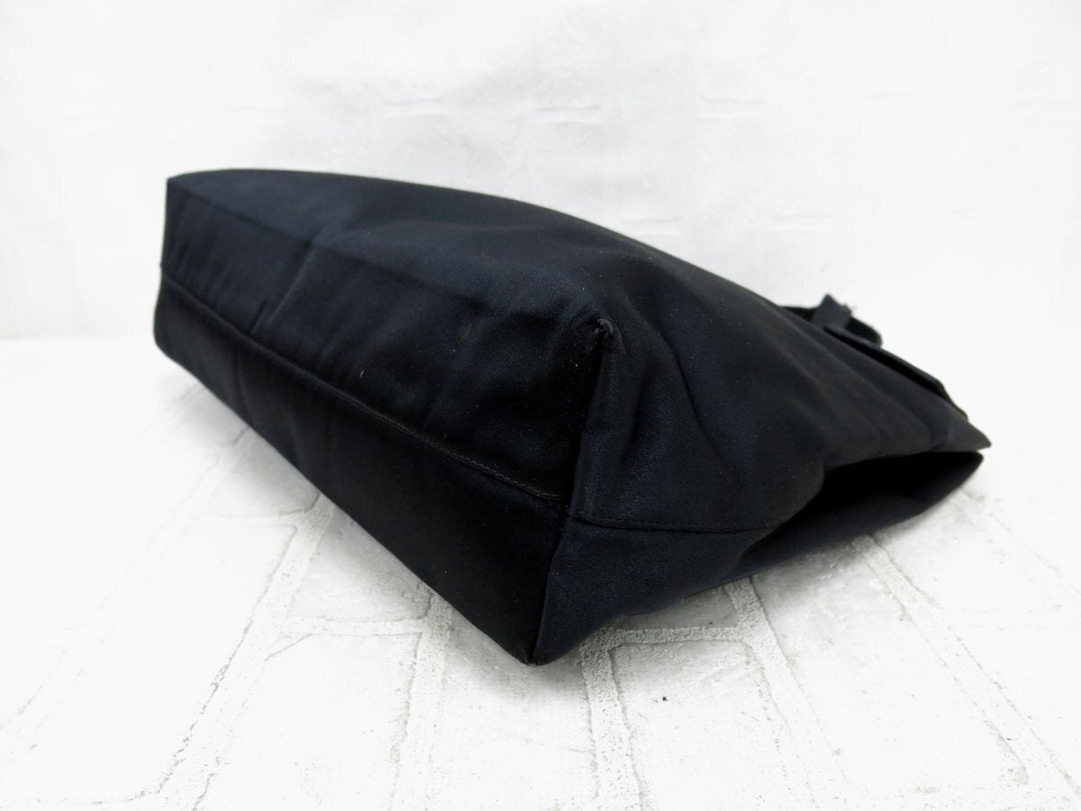 Prada – Bolso de mano vintage en satén negro