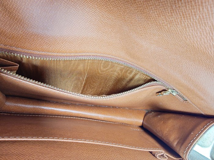 Louis Vuitton – Pochette Dame Vintage Monogram