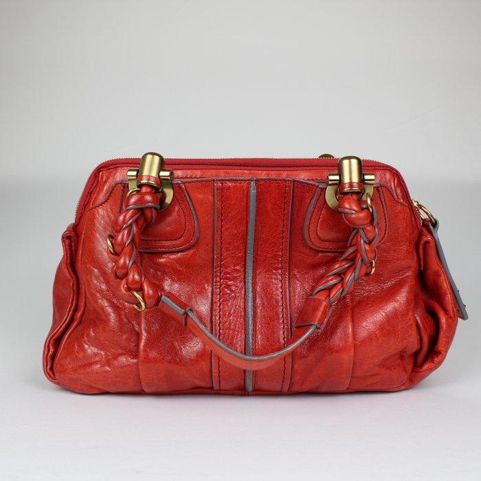 Chloé Heloise piel roja
