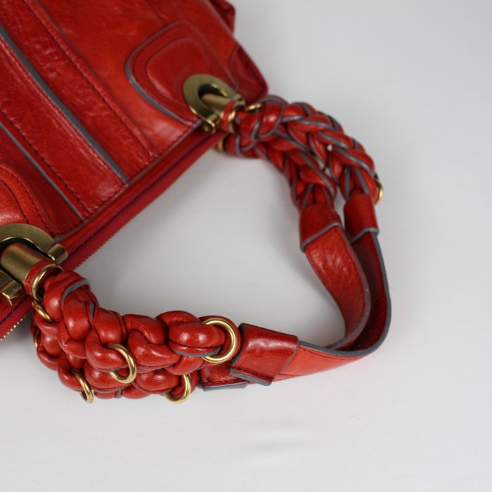 Chloé Heloise piel roja