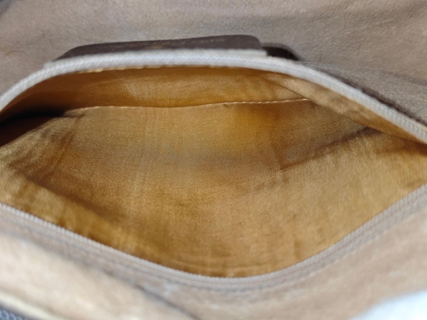 Bolso de hombro GUCCI GG Supreme pequeño