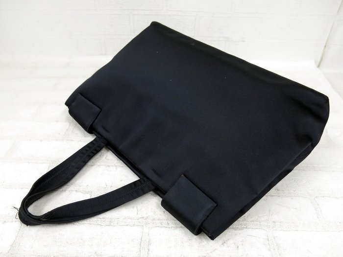 Prada – Bolso de mano vintage en satén negro