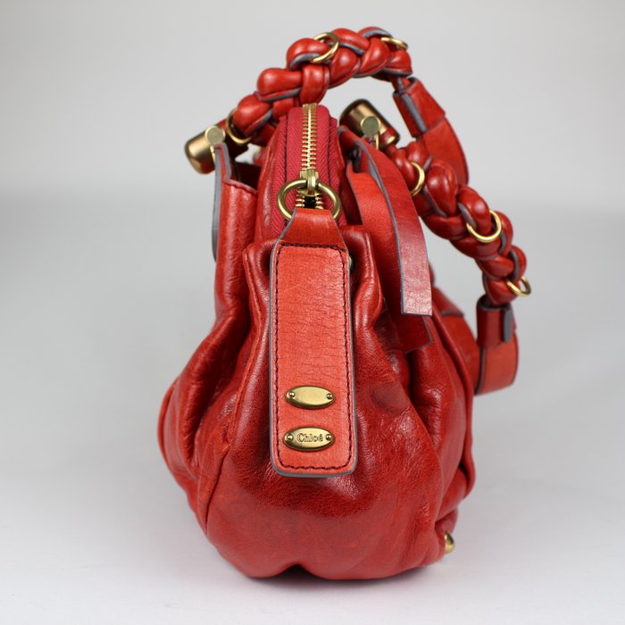 Chloé Heloise piel roja