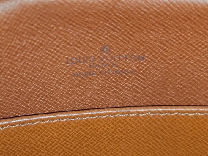 Louis Vuitton  COMPIEGNE 23,  Cartera de mano