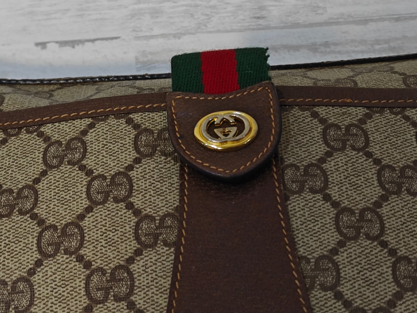 Bolso de hombro GUCCI GG Supreme pequeño